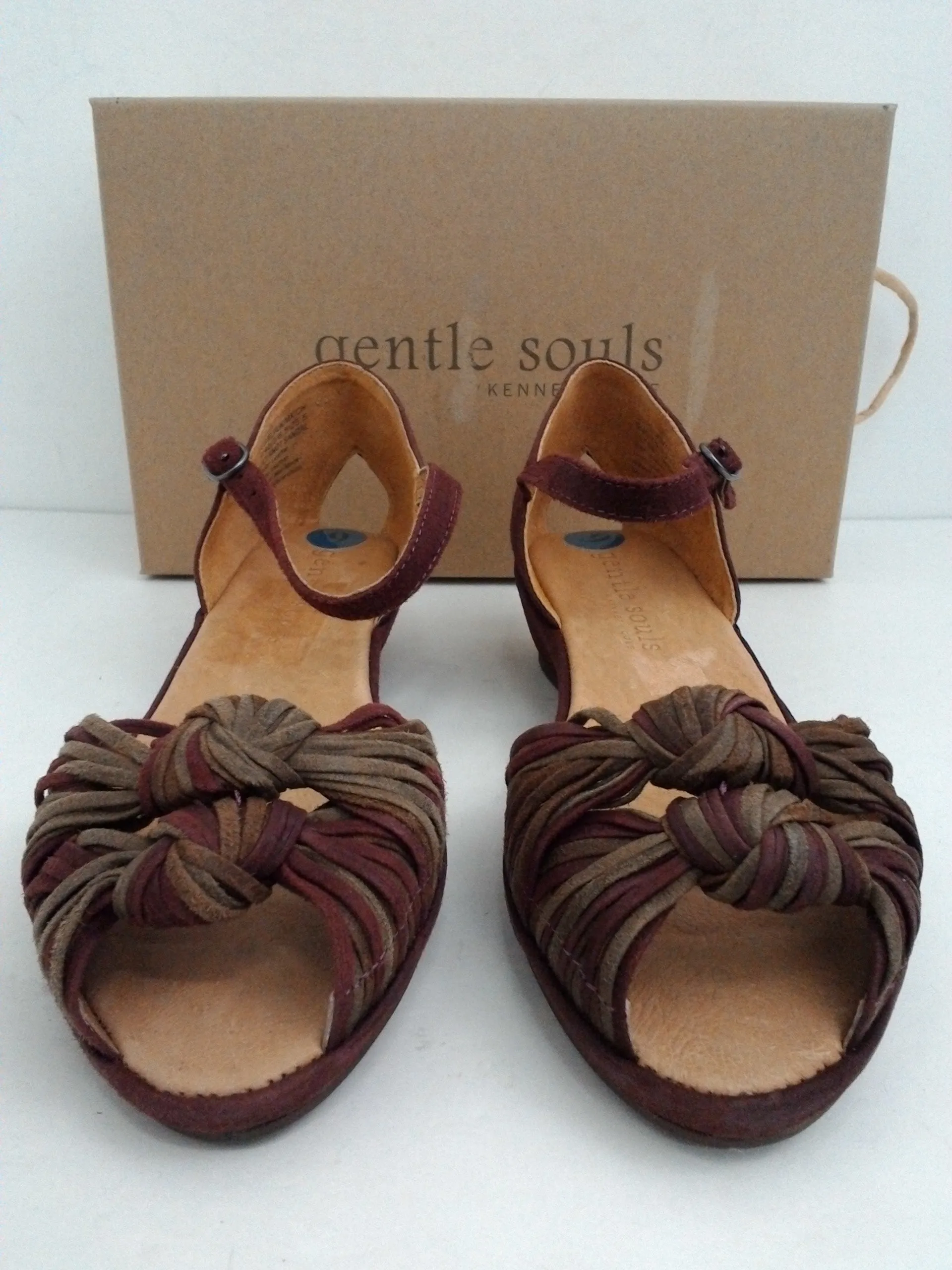 Gentle Souls By Kenneth Cole Women's Lily Knot Sandal Burgundy Suede Size 9