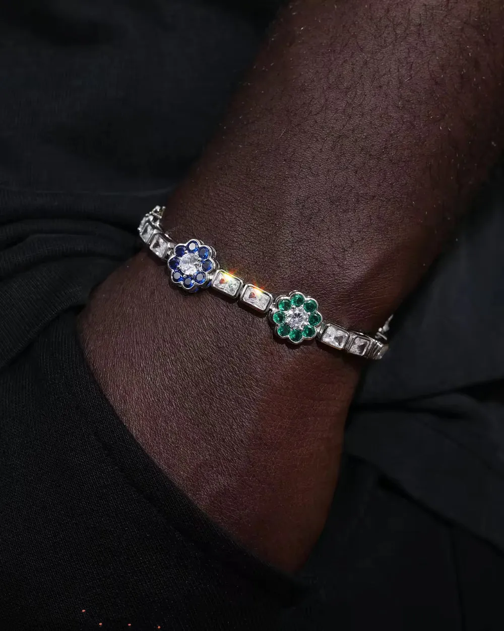 MOISSANITE FLOWER BAGUETTE BRACELET. - WHITE GOLD